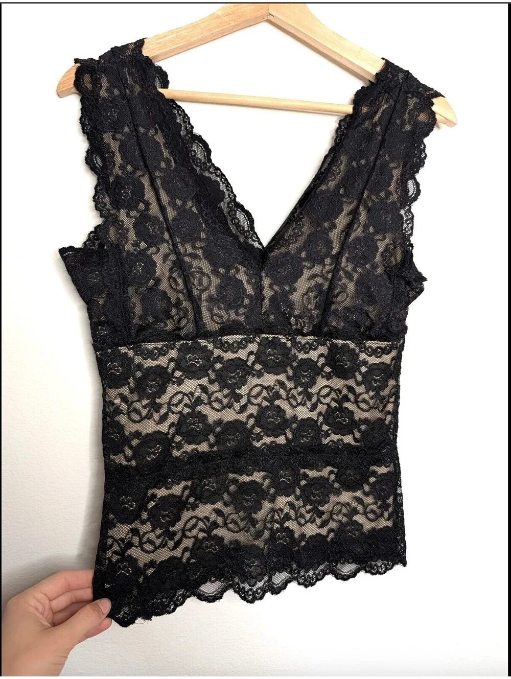 Vintage Lace V-Neck Tank Top - Picture 6 of 6